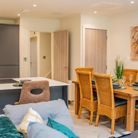 Bv Comfy Spacious 3 Bedroom Townhouse At One Cliff Oak Leeds Perfect For Contractors Leeds (West Yorkshire)