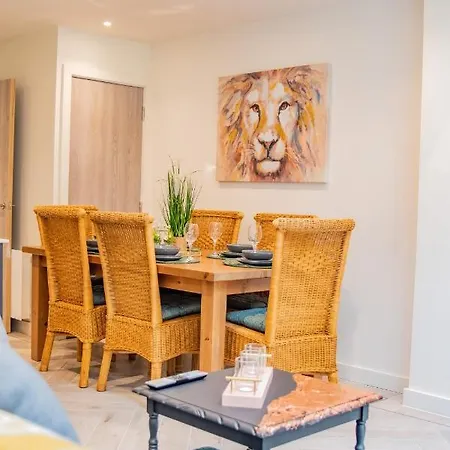 Apartment Bv Comfy Spacious 3 Bedroom Townhouse At One Cliff Oak Leeds Perfect For Contractors Leeds (West Yorkshire)
