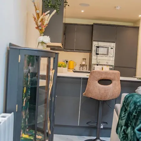 Bv Comfy Spacious 3 Bedroom Townhouse At One Cliff Oak Leeds Perfect For Contractors Apartment
