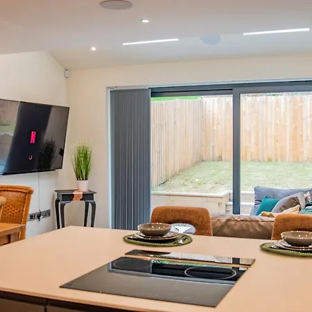 Bv Comfy Spacious 3 Bedroom Townhouse At One Cliff Oak Leeds Perfect For Contractors *