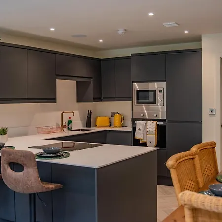 Bv Comfy Spacious 3 Bedroom Townhouse At One Cliff Oak Leeds Perfect For Contractors Apartment *