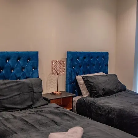 Bv Comfy Spacious 3 Bedroom Townhouse At One Cliff Oak Leeds Perfect For Contractors