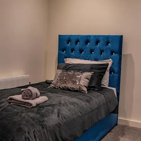 Apartment Bv Comfy Spacious 3 Bedroom Townhouse At One Cliff Oak Leeds Perfect For Contractors *