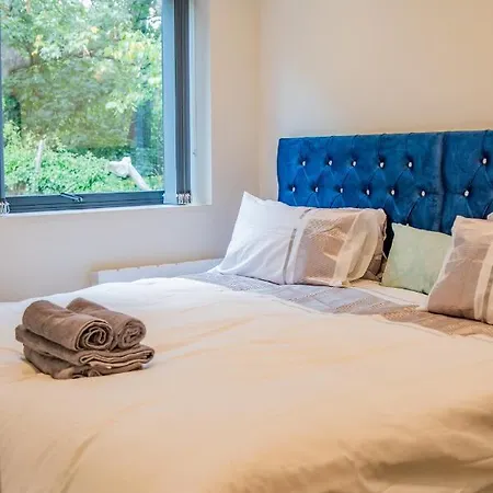 Bv Comfy Spacious 3 Bedroom Townhouse At One Cliff Oak Leeds Perfect For Contractors Apartment