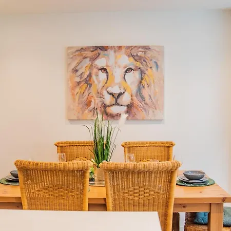 Bv Comfy Spacious 3 Bedroom Townhouse At One Cliff Oak Leeds Perfect For Contractors