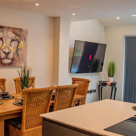 Apartamento Bv Comfy Spacious 3 Bedroom Townhouse At One Cliff Oak Leeds Perfect For Contractors *