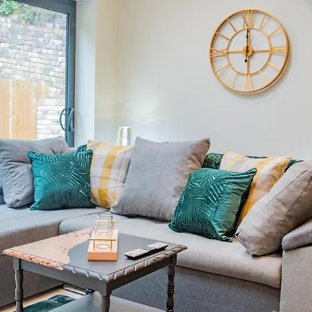 Bv Comfy Spacious 3 Bedroom Townhouse At One Cliff Oak Leeds Perfect For Contractors Leeds (West Yorkshire)