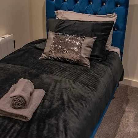 Apartamento Bv Comfy Spacious 3 Bedroom Townhouse At One Cliff Oak Leeds Perfect For Contractors *